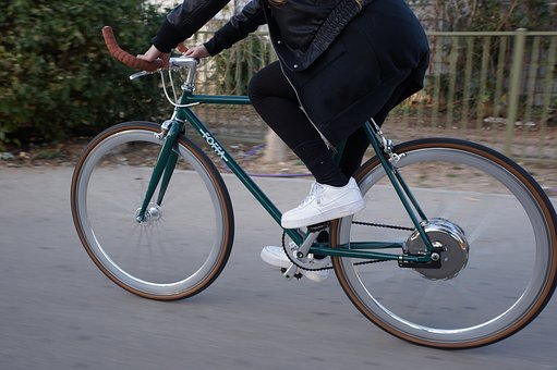 Finies les sueurs et fatigues grâce au vélo électrique!